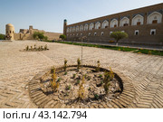 Street in Itchan Kala, the walled inner town of the city of Khiva. Стоковое фото, фотограф Юлия Белоусова / Фотобанк Лори