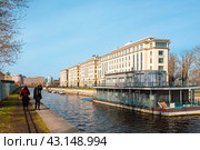 Бизнес-центр "Морская резиденция". Васильевский остров. Санкт-Петербург (2024 год). Редакционное фото, фотограф Ольга Визави / Фотобанк Лори