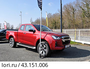 Красный внедорожник Пикап Isuzu D-Max 2020 г - на вторичном рынке во Франции (2021 год). Редакционное фото, фотограф Вера Смолянинова / Фотобанк Лори