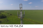 Cellular tower. Equipment for relaying cellular and mobile signal. Fly around the communications tower. Стоковое видео, видеограф Леонид Еремейчук / Фотобанк Лори