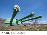 Ворошиловская батарея, остров Русский, Приморский край, Дальний Восток России. Вид на дальнобойные башенные артиллерийские орудия. Военно-исторический музей Тихоокеанского флота — Мемориальный комплекс «Ворошиловская батарея». Редакционное фото, фотограф Андрей Степанов / Фотобанк Лори