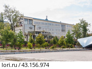 Московский Гуманитарно Экономический Университет (МГЭУ), Ленинский пр-кт д.8, стр.16 (2018 год). Редакционное фото, фотограф Алёшина Оксана / Фотобанк Лори