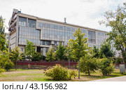 Здание Московского Гуманитарно Экономического Университета (МГЭУ), Ленинский пр-кт д.8, стр.16 (2018 год). Редакционное фото, фотограф Алёшина Оксана / Фотобанк Лори