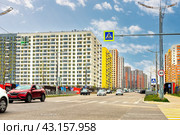 Улица Мурата Ахеджака с новыми домами в Новороссийске (2024 год). Редакционное фото, фотограф Владимир Ушаров / Фотобанк Лори