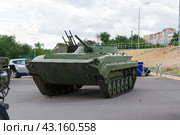Военная техника, плавающая гусеничная разведывательная машина БРМ-1К в парке на берегу Волги. Волгоград, Центральная набережная, Россия. (2023 год). Редакционное фото, фотограф Андрей Цыганков / Фотобанк Лори