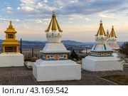 Ступы-субурганы на территории дацана «Ринпоче Багша», город Улан-Удэ, Республика Бурятия, Россия. Ступа (субурган) — буддийское архитектурно-скульптурное культовое сооружение. Редакционное фото, фотограф Андрей Степанов / Фотобанк Лори
