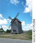 NANOSY, BELARUS 18 MAY 2024 Windmill. Ethno-cultural tourist complex "Nanosy Rest" Редакционное фото, фотограф Vadzim Yakubovich / Фотобанк Лори