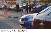 Visitors at the parking lot of cars of the amateur drift festival at the Mega Belaya Dacha site. Switching from out of focus to focus. Russia. Moscow. 19.05.2024. Редакционное видео, видеограф Ярославский Максим / Фотобанк Лори