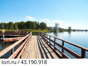 Висимо-Шайтанский пруд. Мальчишки купаются в пруду. Поселок Висим. Свердловская область (2016 год). Стоковое фото, фотограф Александр Тараканов / Фотобанк Лори