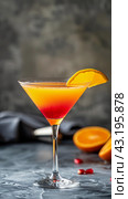 Martini With Orange Garnish on Rim. Стоковое AI-изображение, AI-художник Юлия Гапеенко / Фотобанк Лори