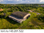 Вид с высоты на бывшее депо Пинюгской УЖД (аэросъемка 2023 года) Стоковое фото, фотограф Владислав Самошкин / Фотобанк Лори