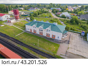 Железнодорожный вокзал в Пинюге (аэросъемка 2023 года) Стоковое фото, фотограф Владислав Самошкин / Фотобанк Лори