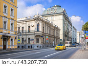 Улица Знаменка, усадьба Каминской-Арафелова, Москва (2023 год). Стоковое фото, фотограф Baturina Yuliya / Фотобанк Лори