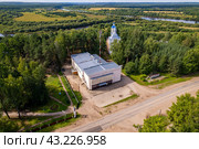 Вид с высоты на дом культуры в Подосиновце (аэросъемка 2023 года) Стоковое фото, фотограф Владислав Самошкин / Фотобанк Лори