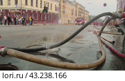 Крупный пожар в историческом здании в Кирове, Россия (2013 год). Редакционное видео, видеограф Алексей Сергеев / Фотобанк Лори