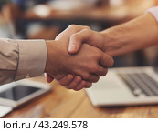 Business Handshake in Office Setting. Стоковое AI-изображение, AI-художник Кирилл Черезов / Фотобанк Лори