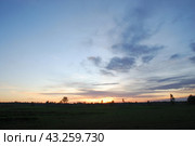 Spring sunset over the field. Стоковое фото, фотограф Andrew_Swarga / Фотобанк Лори