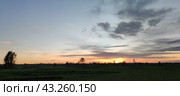 Spring sunset over the field. Стоковое фото, фотограф Andrew_Swarga / Фотобанк Лори