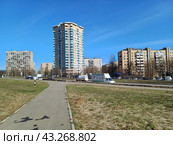 Восемнадцатиэтажный одноподъездный монолитный жилой дом, построен в 2008 году. Камчатская улица, 4, корпус 2. Район Гольяново. Москва (2024 год). Редакционное фото, фотограф lana1501 / Фотобанк Лори