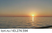 Закат в море (2024 год). Стоковое видео, видеограф Сергей Татаринцев / Фотобанк Лори