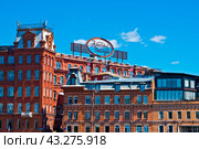 Здание бывшей кондитерской фабрики "Красный Октябрь". Москва. Россия (2024 год). Редакционное фото, фотограф E. O. / Фотобанк Лори