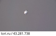 Moving the mouse cursor over the gray screen of the monitor. Стоковое видео, видеограф Леонид Еремейчук / Фотобанк Лори