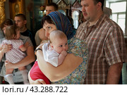 Russia Samara June 25, 2011: Orthodox parishioners came to baptize their babies in the church. Редакционное фото, фотограф Акиньшин Владимир / Фотобанк Лори