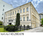Москва, улица Покровка, дом 42, строение 5, усадьба 18 -19 веков. Стоковое фото, фотограф Овчинникова Ирина / Фотобанк Лори