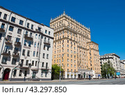 Проспект Мира, дома 47 и 49. Москва. Россия (2024 год). Редакционное фото, фотограф E. O. / Фотобанк Лори