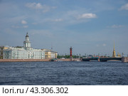 Исторический центр Санкт-Петербурга ранним утром (2024 год). Редакционное фото, фотограф Анна Карасева / Фотобанк Лори