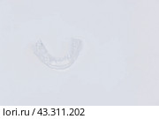 Splint for teeth to align the jaw on a white background. Стоковое фото, фотограф Наталья Угрюмова / Фотобанк Лори
