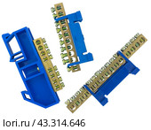 Электрическая шина для подсоединения шины заземления. Grounding electric bar block terminal. Стоковое фото, фотограф Татьяна Д / Фотобанк Лори