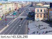 Aerial view of Ligovsky prospekt on sunny summer day. City center of St. Petersburg from a birds eye view. Russia (2023 год). Редакционное фото, фотограф Евгений Ткачёв / Фотобанк Лори