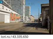 Улица Радио в Москве. Солнечный весенний день. (2021 год). Редакционное фото, фотограф Александр Кузнецов / Фотобанк Лори