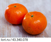 Many tasty clementines on wooden surface. Стоковое фото, фотограф Яков Филимонов / Фотобанк Лори