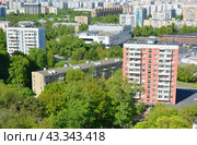 Жилые дома в Лосиноостровском районе (Москва). Улица Изумрудная, 12 и 14 (2024 год). Редакционное фото, фотограф Александр Замараев / Фотобанк Лори