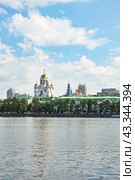 Город Екатеринбург. Вид с городского пруда на Храм-на-Крови (2016 год). Стоковое фото, фотограф Александр Тараканов / Фотобанк Лори