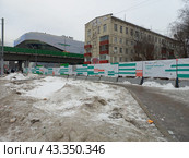 Пятиэтажный трехподъездный блочный жилой дом серии I-510(I-510/23БИ), построен в 1961 году. 9-я Парковая улица, 72/56 (Щёлковское шоссе, 56/72). Район Северное Измайлово. Город Москва (2023 год). Редакционное фото, фотограф lana1501 / Фотобанк Лори