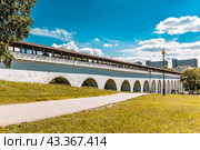 Москва. Ростокинский акведук (2024 год). Редакционное фото, фотограф Андрей Бойков / Фотобанк Лори