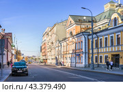 Улица Большая Полянка,  дома и усадьбы, Москва (2023 год). Стоковое фото, фотограф Baturina Yuliya / Фотобанк Лори