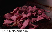 CloseUp Cooking Sequence of Sizzling Pastrami on a Hot Griddle, grilling meat to perfection. Стоковое видео, видеограф Victor Kaprov / Фотобанк Лори