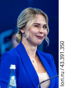 Россия. Санкт-Петербург. Артистка Пелагея Телегина. Петербургский международный экономический форум. Russia. Saint-Petersburg. The artist Pelageya Telegina. St. Petersburg International Economic Forum. (2024 год). Редакционное фото, фотограф Алексей Смышляев / Фотобанк Лори