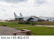 Реактивный истребитель-перехватчик МИГ-31 на территории музея, военная авиация. Волгоградская область, Средняя Ахтуба, Россия. (2024 год). Редакционное фото, фотограф Андрей Цыганков / Фотобанк Лори