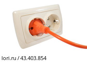 Электрическая розетка и электрическая вилка на белом фоне. Electrical plug and electric socket on white background. Стоковое фото, фотограф Татьяна Д / Фотобанк Лори