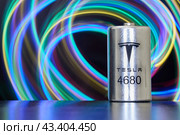 New Tesla 4680 battery cell for electric vehicles, St. Petersburg, Russia, January 9, 2022. Стоковое фото, фотограф Владимир Григорьев / Фотобанк Лори