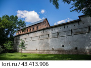 Крепостная стена (2024 год). Стоковое фото, фотограф Сергей Чупахин / Фотобанк Лори