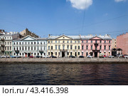 Дома Полторацких — памятник архитектуры, три стоящих подряд здания на набережной реки Фонтанки, 97, 99 литеры А, Б, В, 101. Дом 101 также известен как дом Оленина. Крыловские места.Санкт-Петербург (2024 год). Редакционное фото, фотограф Сергей Афанасьев / Фотобанк Лори