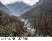 River Moraca, canyon Platije. montenegro, canyon, mountain road. Picturesque journey along roads of Montenegro among rocks and tunnels (2022 год). Редакционное фото, фотограф Павел Муравьев / Фотобанк Лори