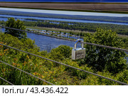 Замок на фоне реки и леса. Редакционное фото, фотограф Олеся Митрофанова / Фотобанк Лори