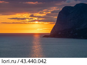 Облачный майский закат в окрестностях Ласпи. Крым (2024 год). Стоковое фото, фотограф Виктор Карасев / Фотобанк Лори